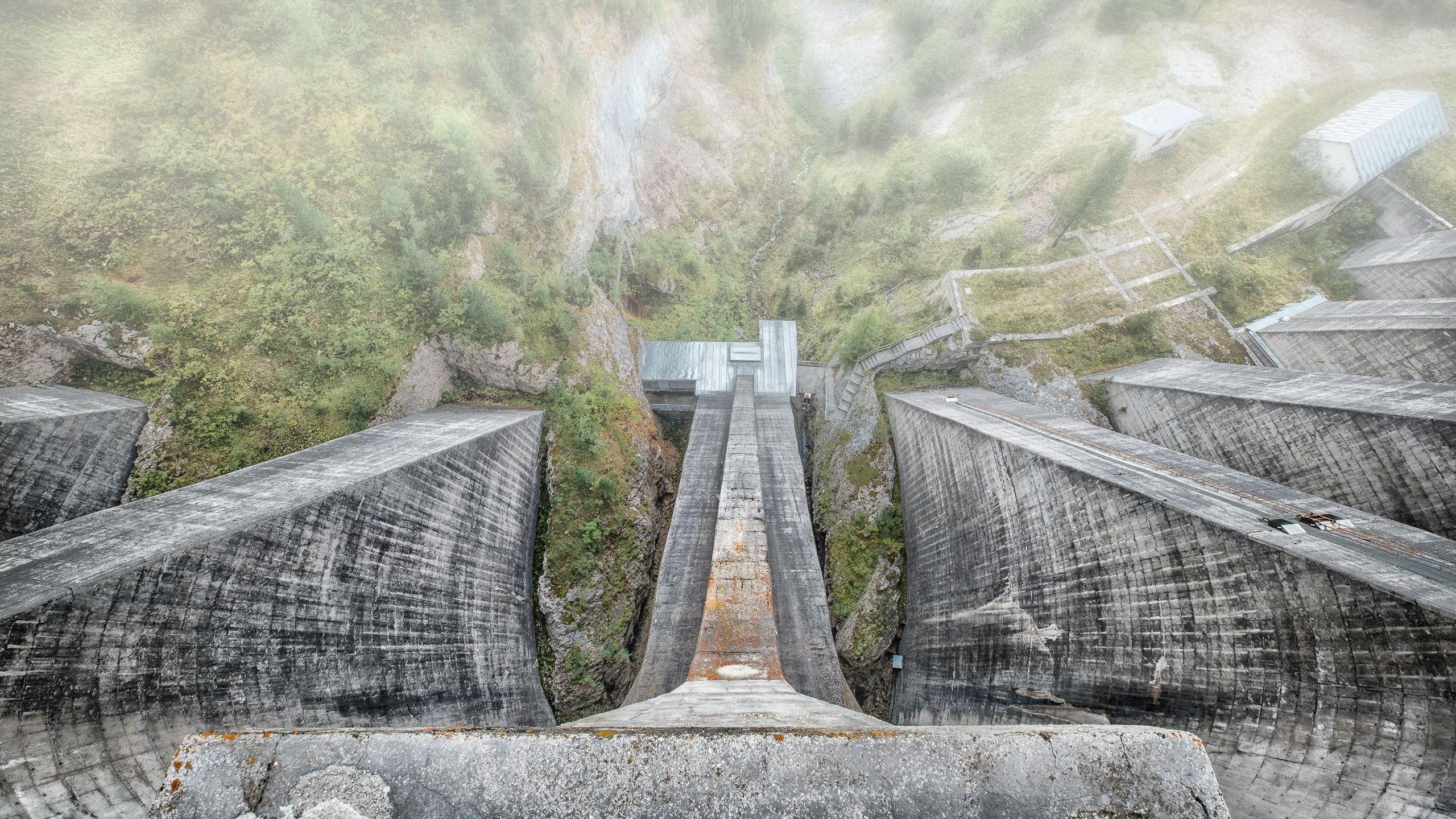 Staumauer am Lago Fedaia
