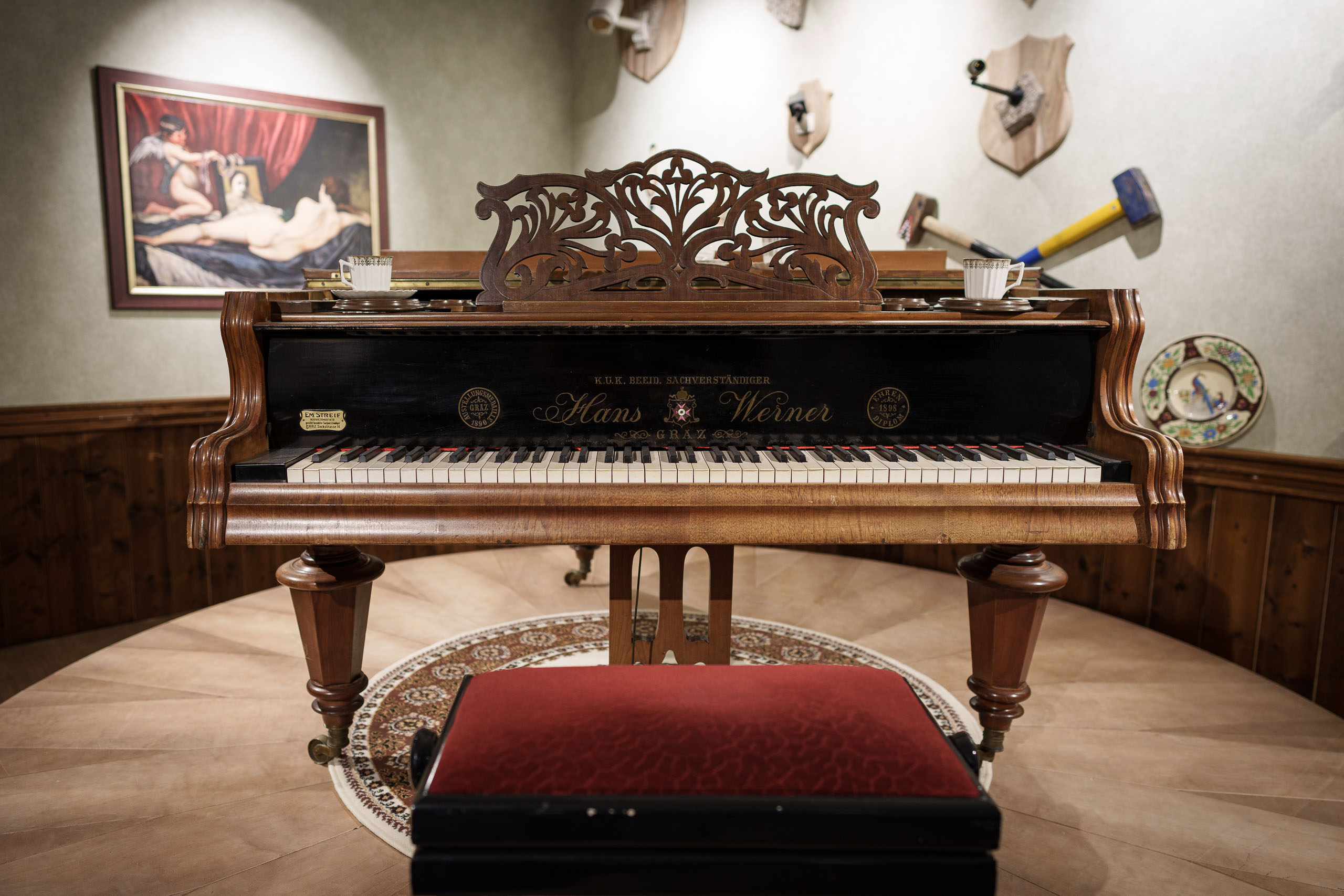 The Walled Off Hotel - Pianobar