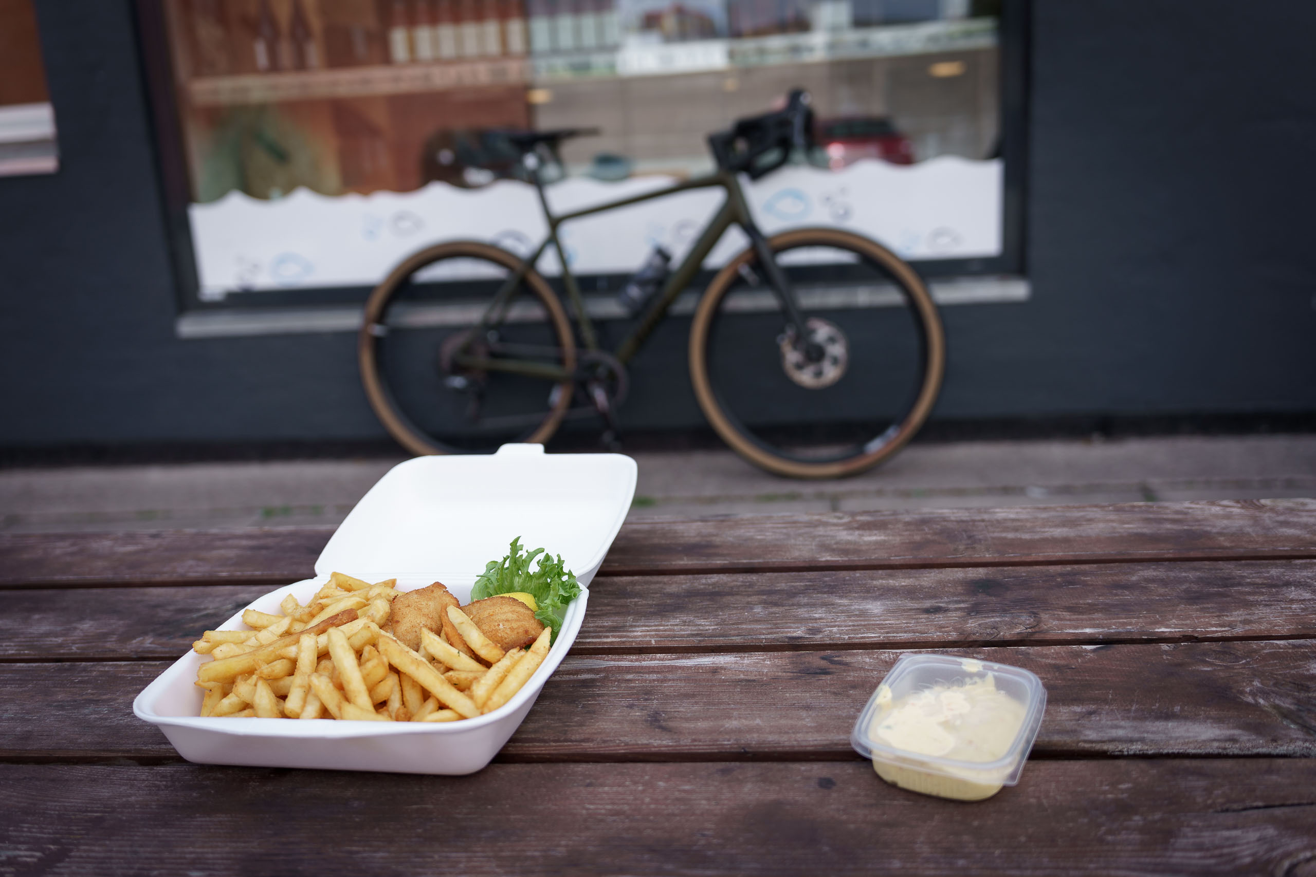 Lecker Fish & Chips im Hafen von Grenaa.