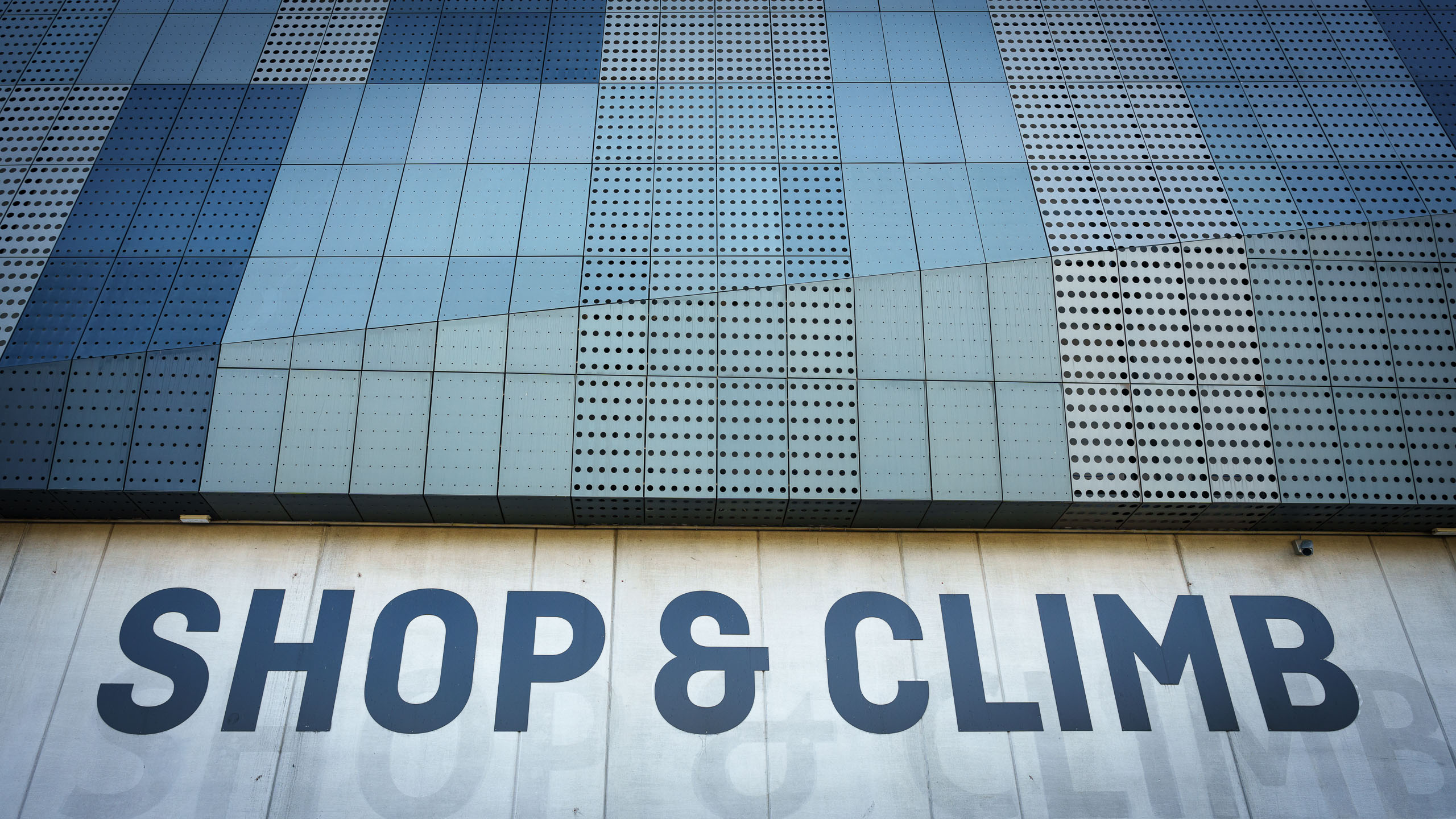 SHOP & CLIMB im Salewa Cube Bozen.
