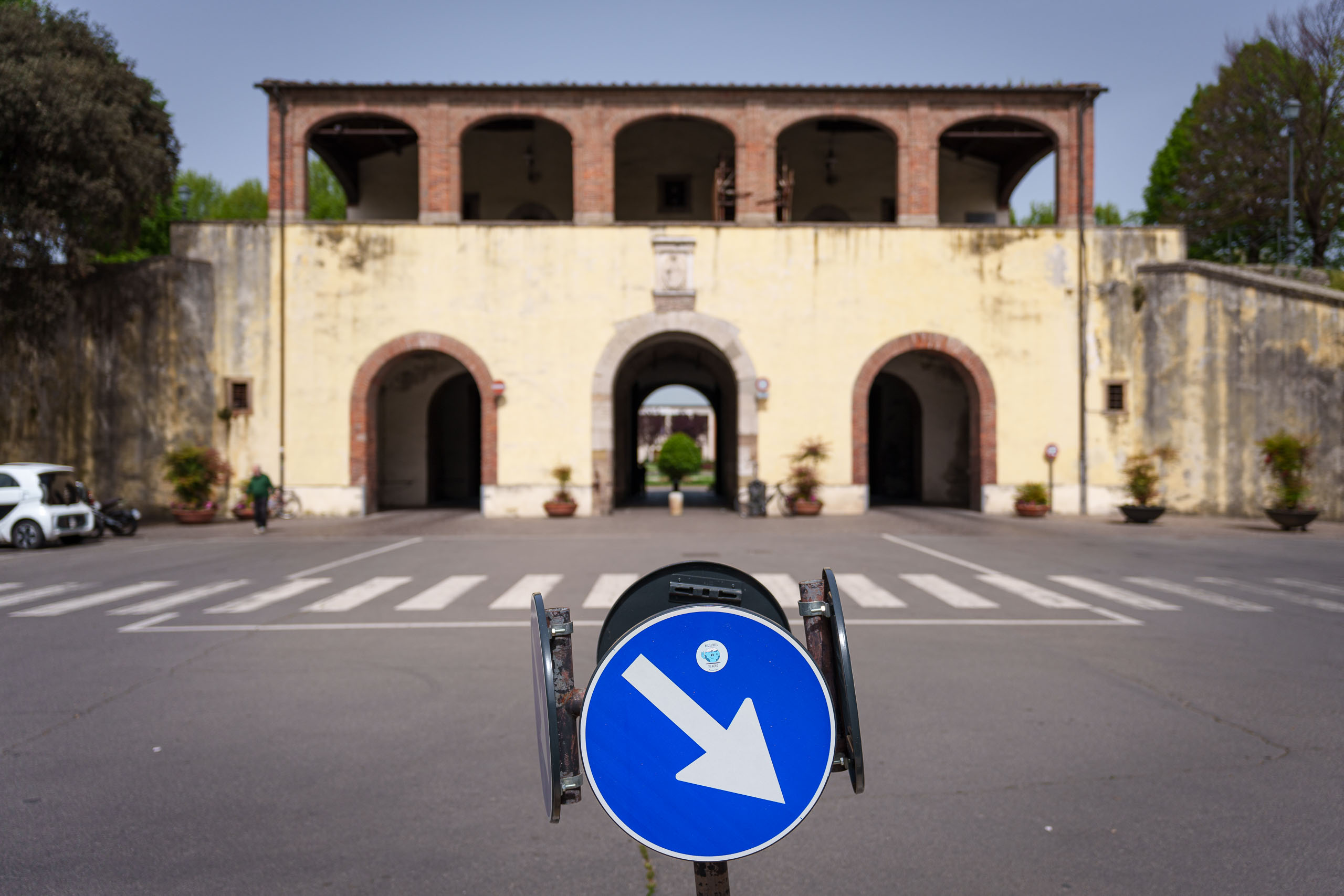 Minikreisel in Lucca an der Porta Santa Maria.