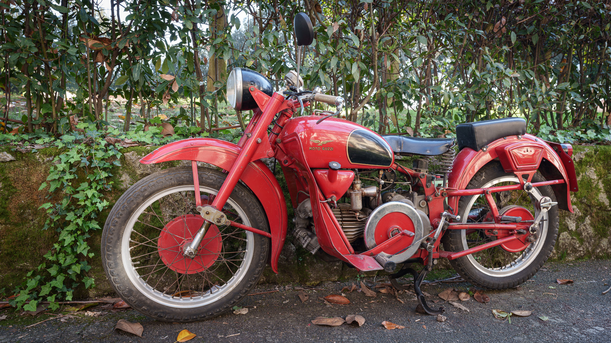 Schöne Moto Guzzi Falcone Turismo.