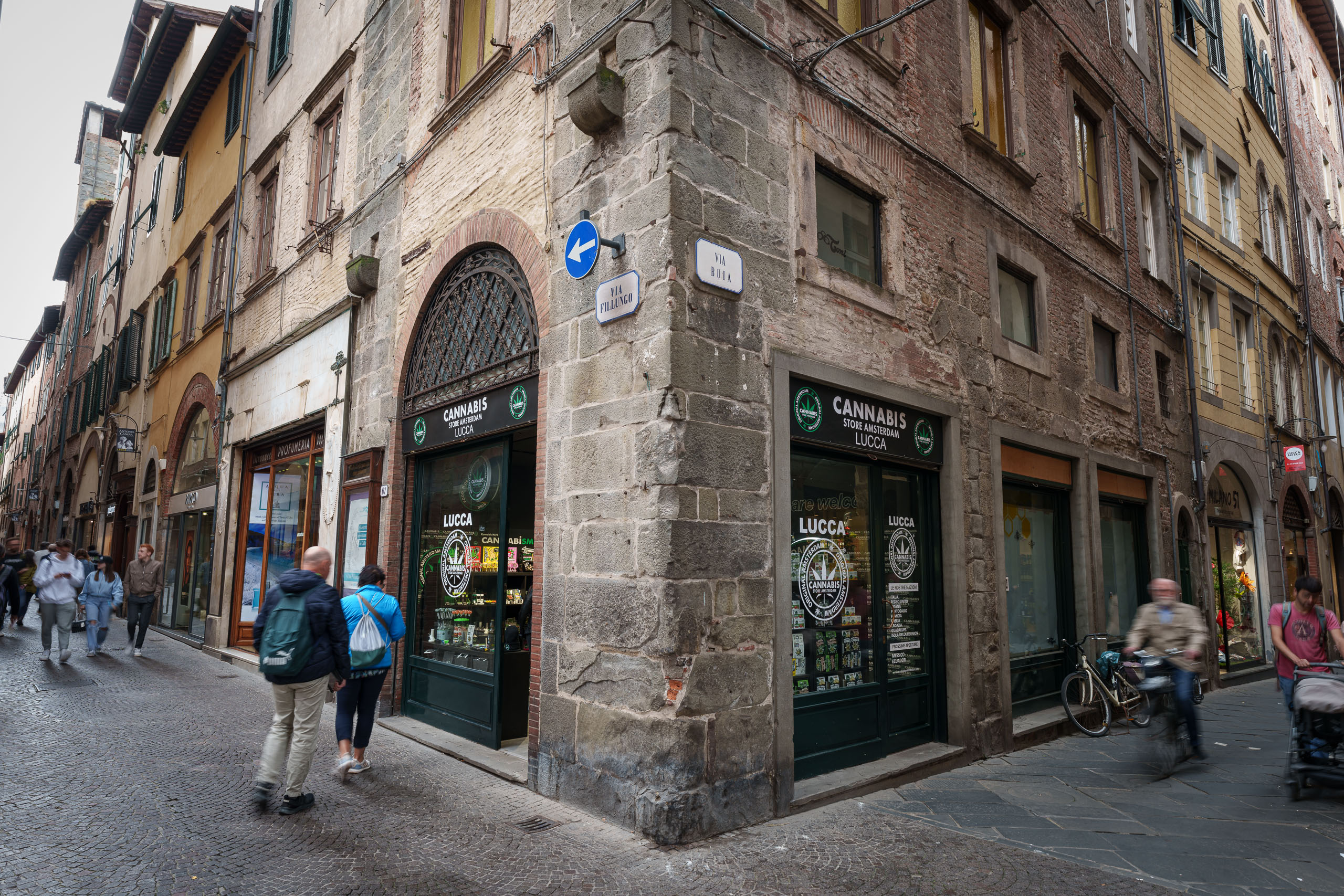 Cannabis Store in Lucca.