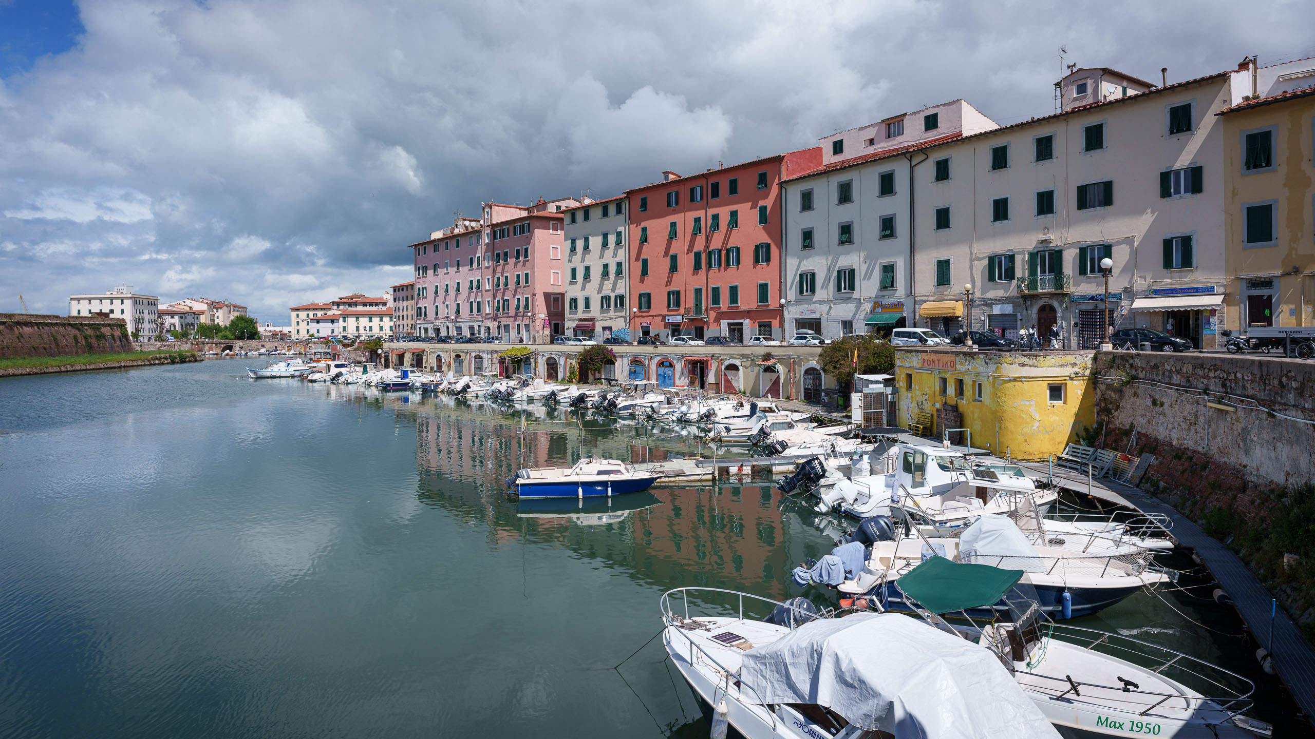 Kanal an der Fortezza Nuova in Livorno.