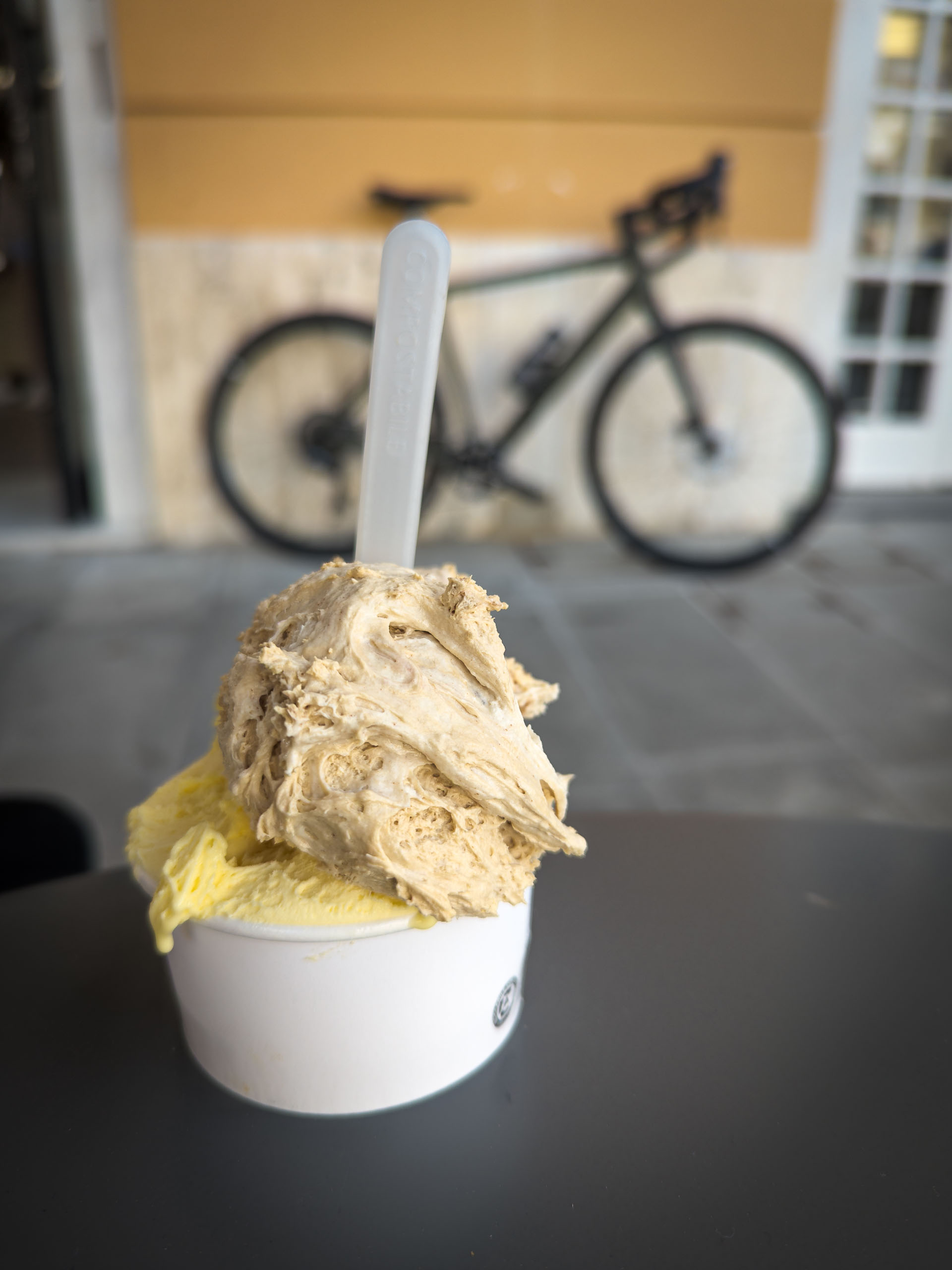 Leckeres Eis auf der Biketour in Pietrasanta.