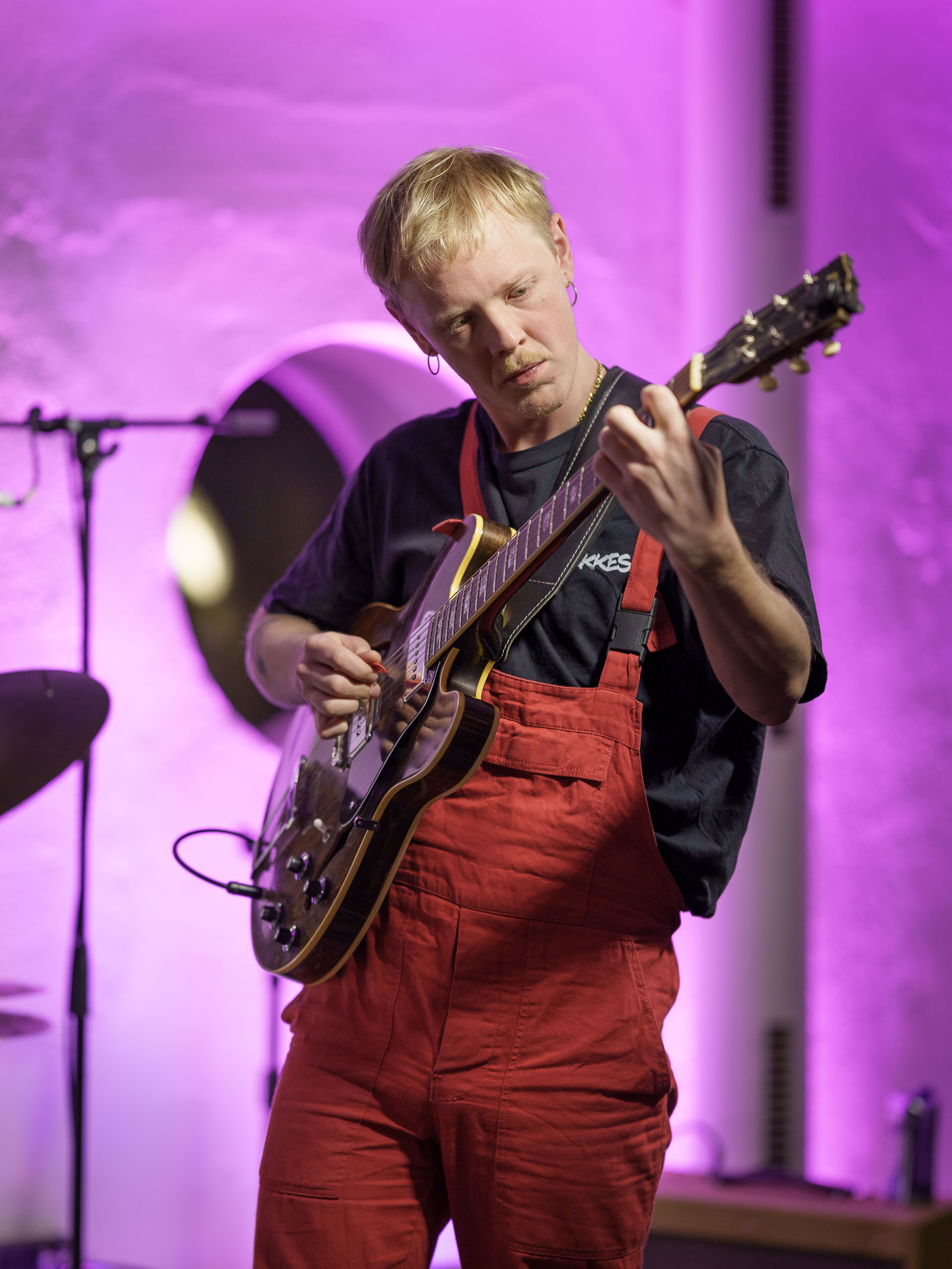 Teis Semey (Electric Guitar)